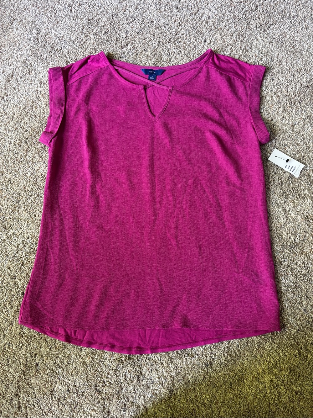 Apt. 9 Women's Magenta Short Sleeve Keyhole Top size small